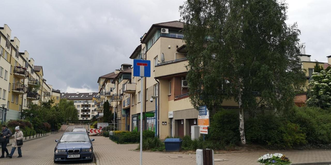 Classic Apartament Metro Kabaty ワルシャワ エクステリア 写真