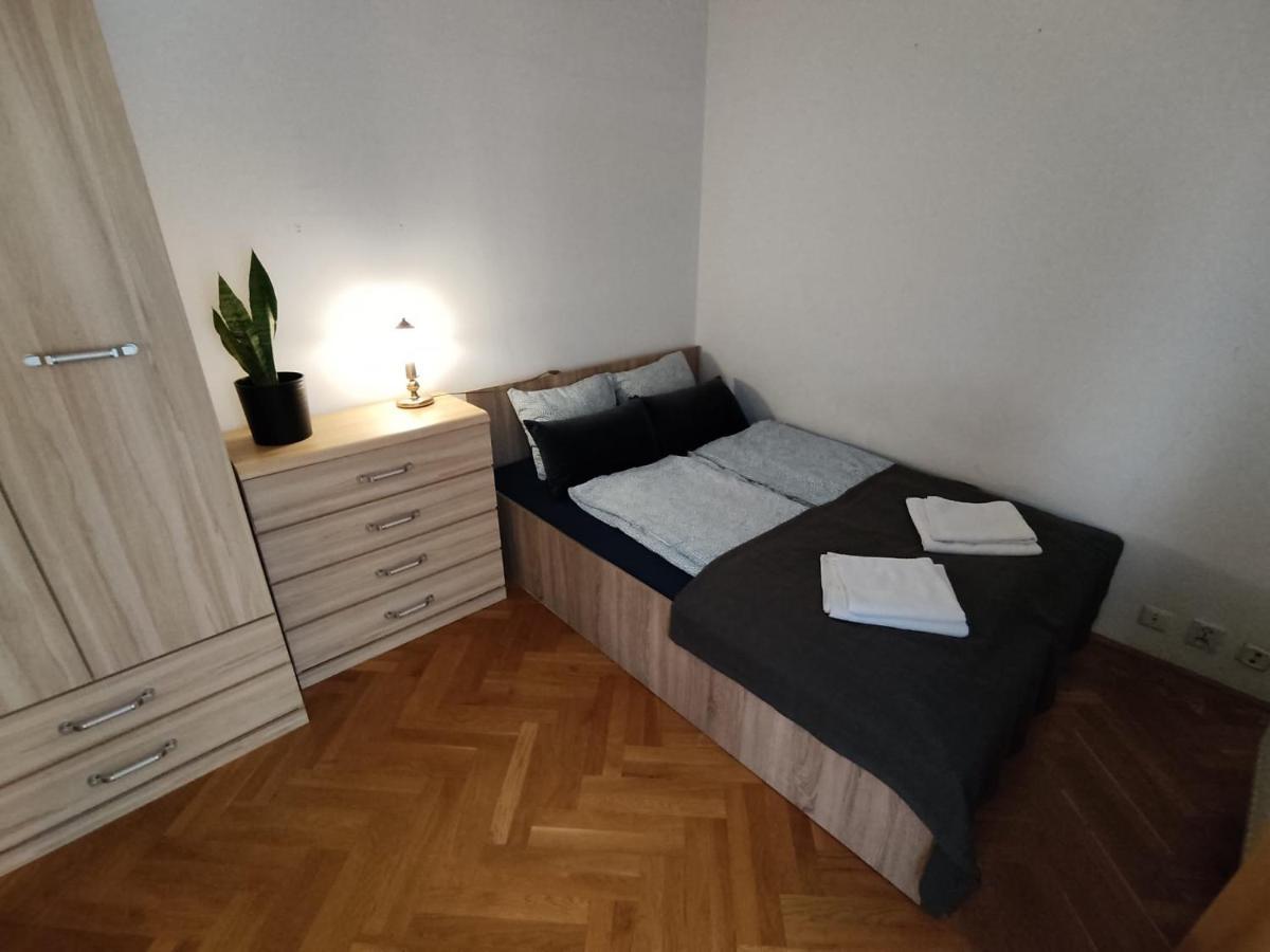 Classic Apartament Metro Kabaty ワルシャワ エクステリア 写真